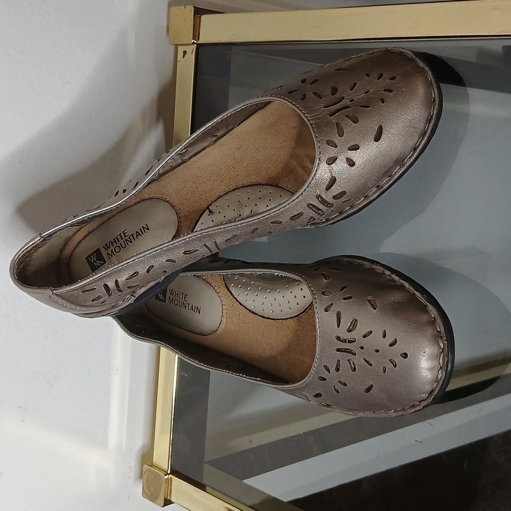 White mountain lipstick flats size 7.5